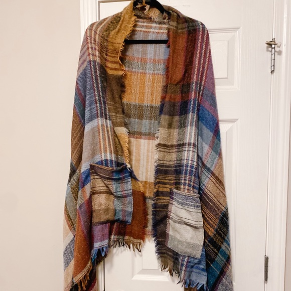 Chic Soul Shawl - Picture 2 of 3